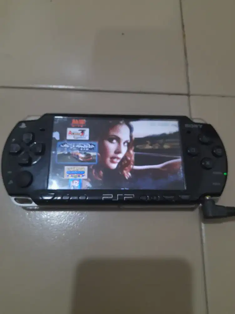 Psp Slim Seri 2000 Memory 4gb Mines gak ada batrenya