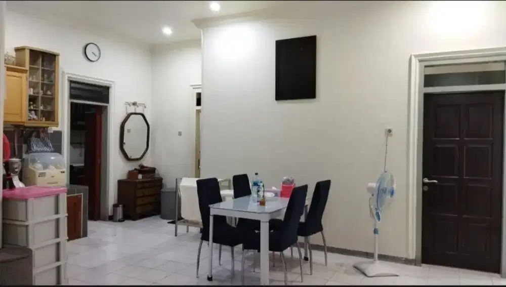 Jual Rumah Second Terawat di area Klampis Manyar, Surabaya