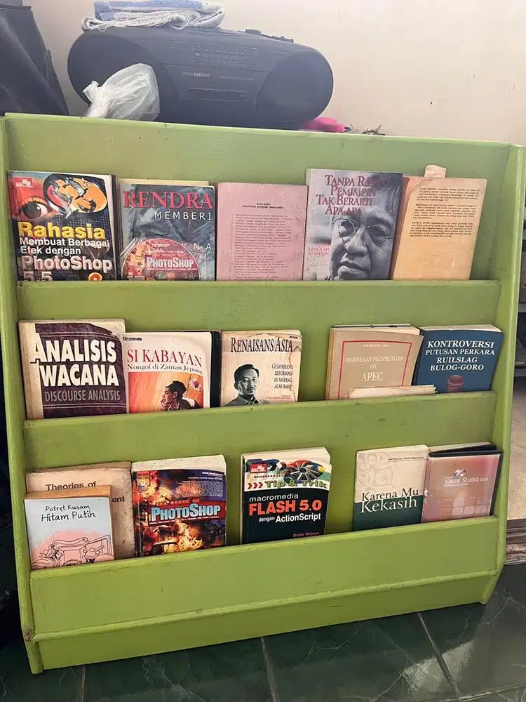 Rak buku anak warna hijau