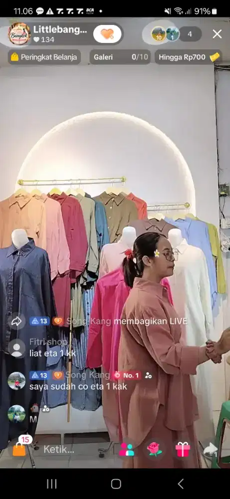 Host live tiktok pakaian wanita freelance