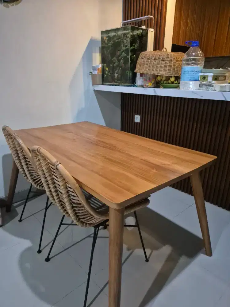 SET meja makan 4 kursi