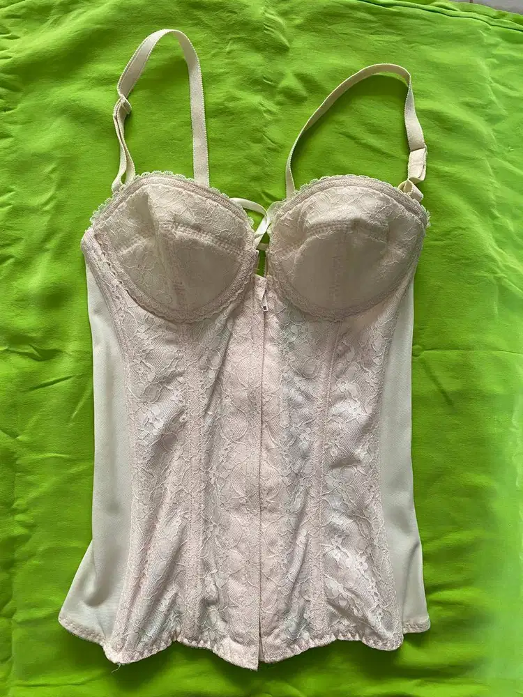 KORSET TRIUMPH - SIZE 34 – PRELOVED