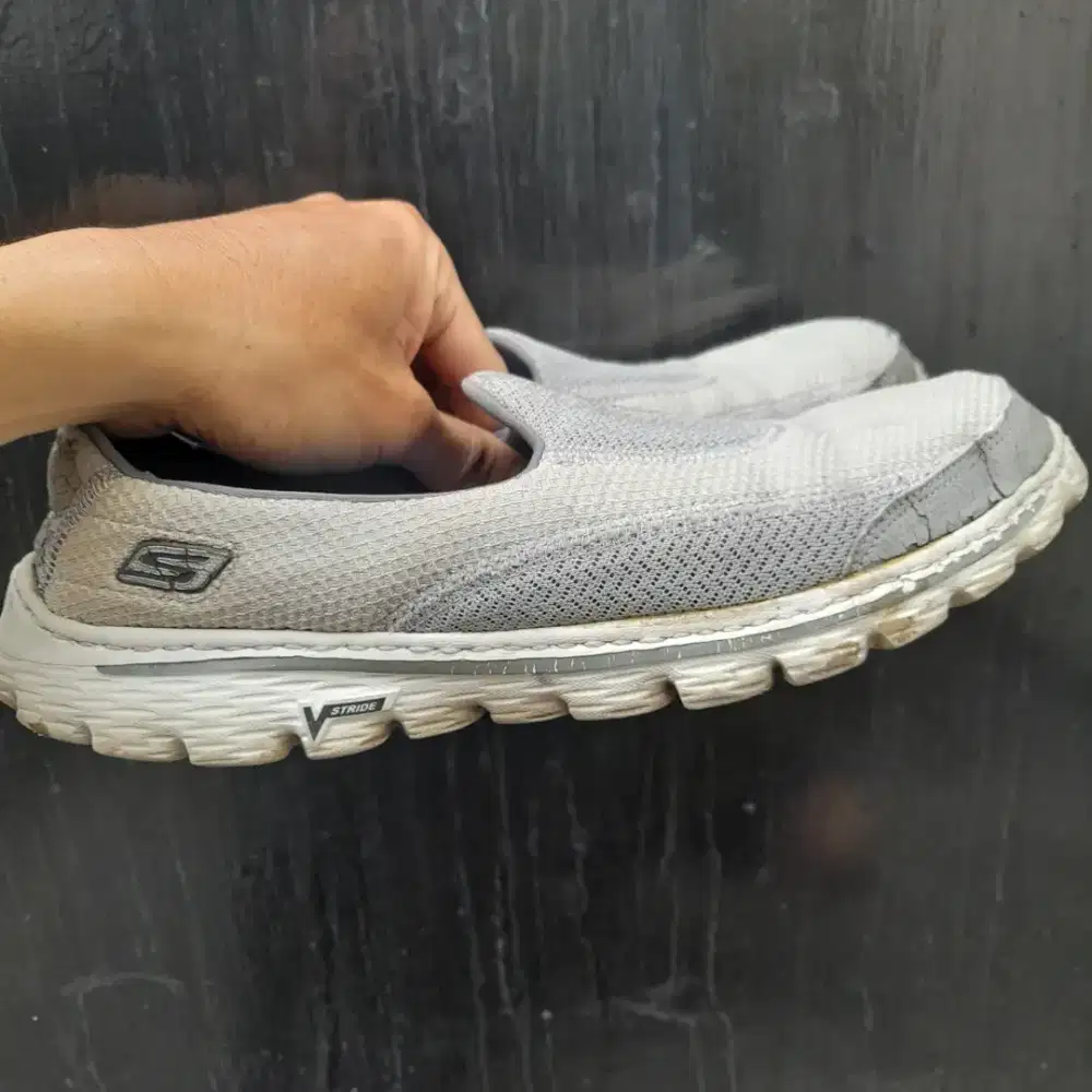 SKECHERS Sz 39 SLIP ON BEKAS