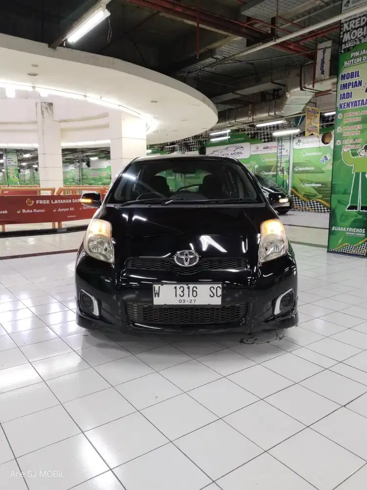 Toyota Yaris E matic 2012 hitam Low KM
