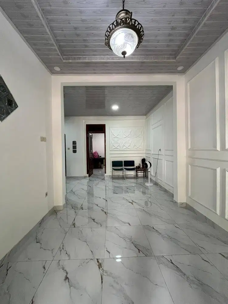 DISEWAKAN RUMAH DENGAN KONDISI (Renovasi)+ AC & Kitchenset.