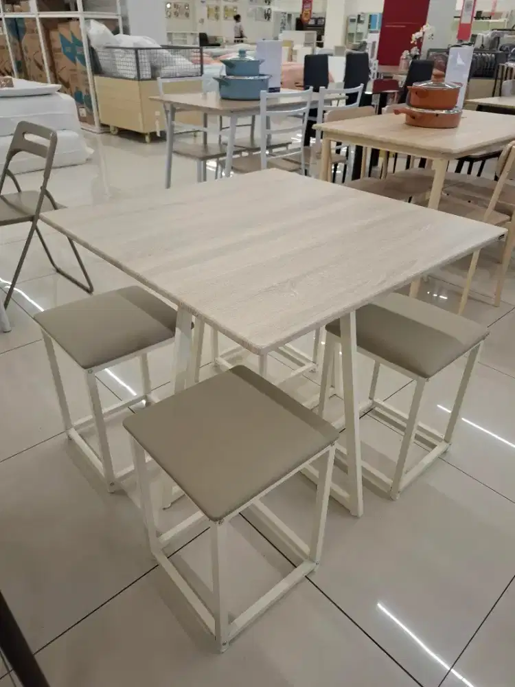 Meja Makan Set 4 Kursi Beige