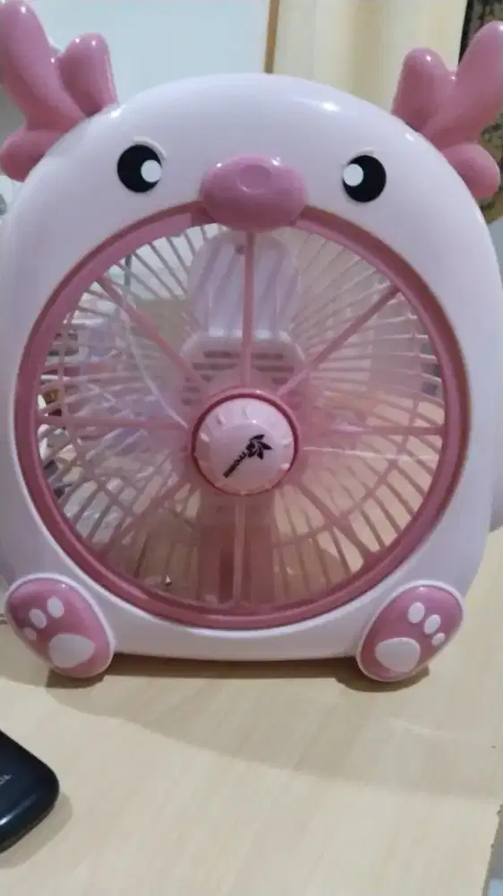 Kipas karakter rusa pink