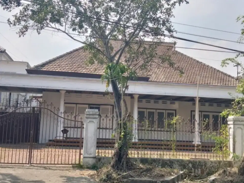 JUAL - Rumah Klasik daerah jalan gunung-gunung di Malang