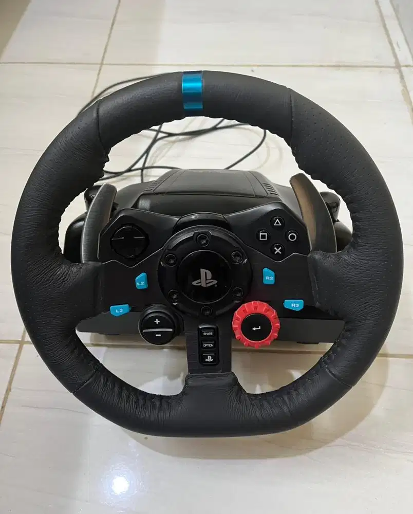 Logitech G29 steering wheel + shifter (second)