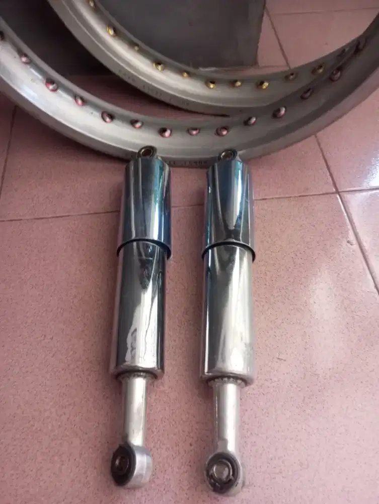 Velg Rosi 17x215 1set  sama 1aet shock honda grand