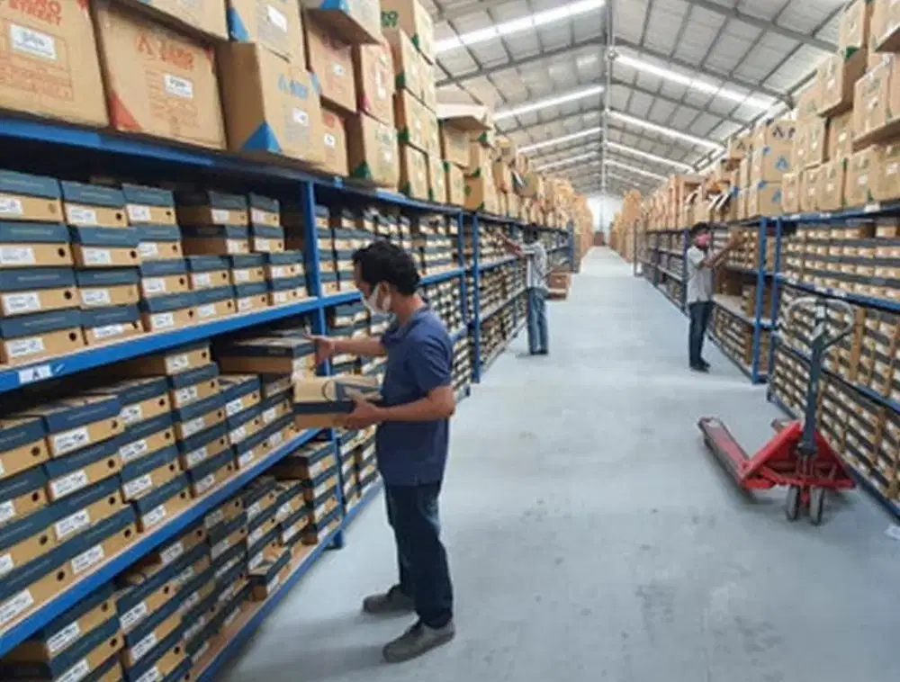Loker untuk bagian gudang + packing