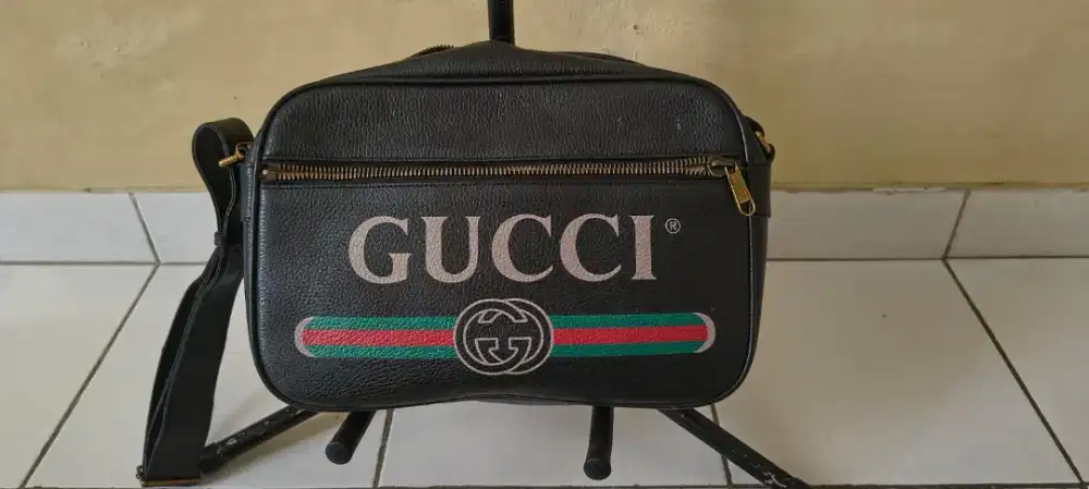 Tas Gucci Black Pebbled Leather