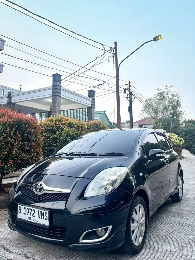 YARIS E AT 2012