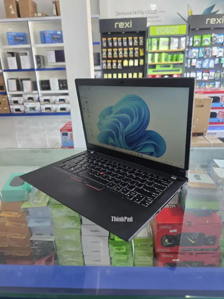LAPTOP LENOVO RYZEN5 PRO 3500U RAM 8GB SSD 256GB