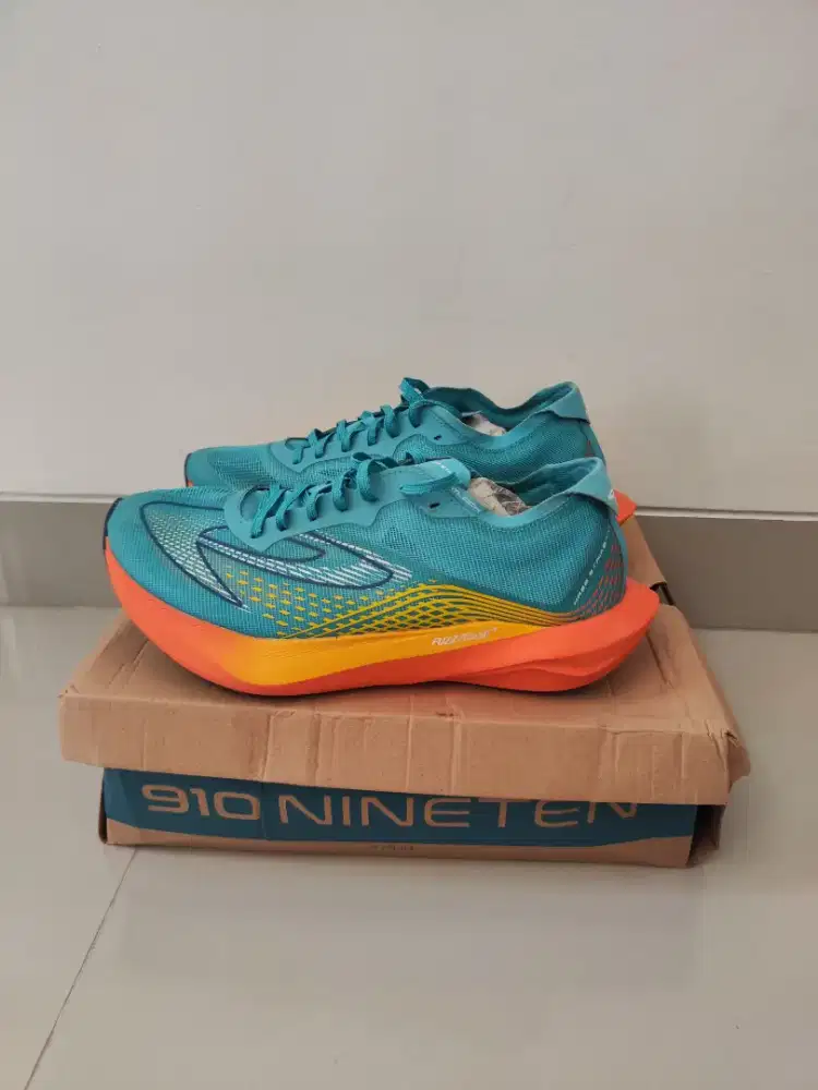 Sepatu Lari 910nineten ukuran  42 Original