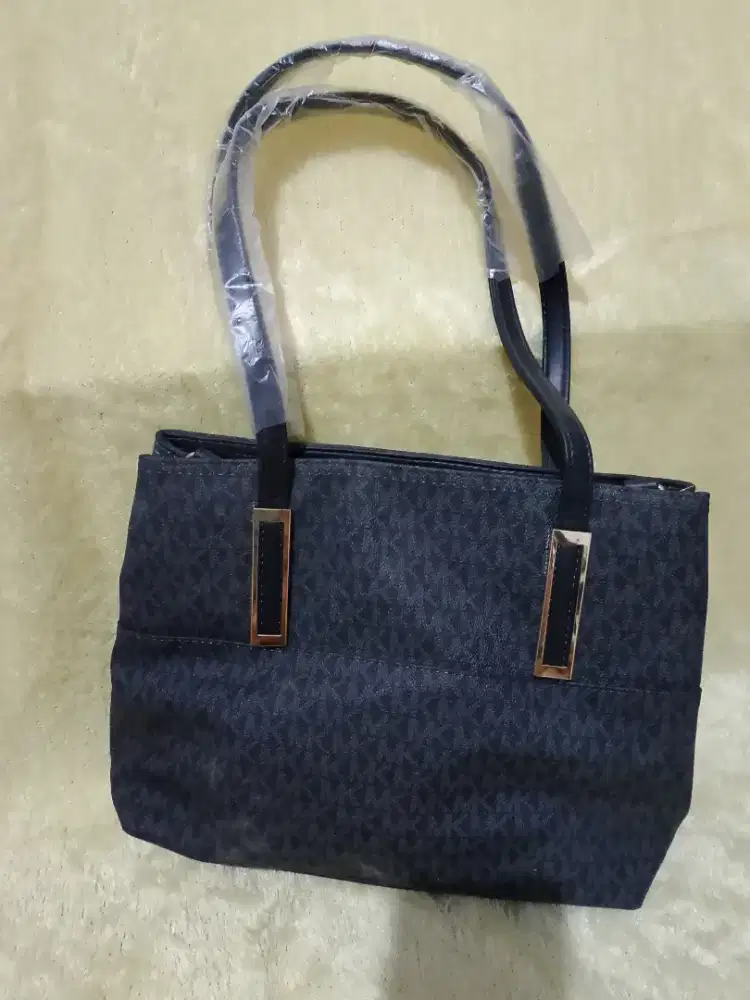 Tas MK warna hitam