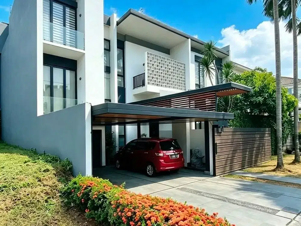 hunian modern tropis, dengan pencahayaan yg baik, plus private swimming pool dan halaman hijau luas