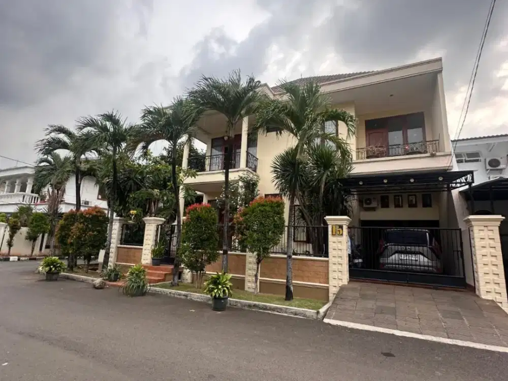 Rumah Megah di Komplek Pulomas Barat Posisi Hook Bagus