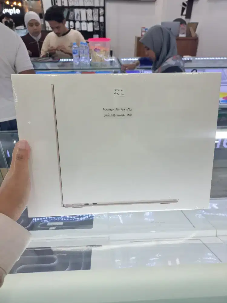 Macbook Air M4 24/512GB SSD Starlight 13 Inch BNIB Resmi IBOX