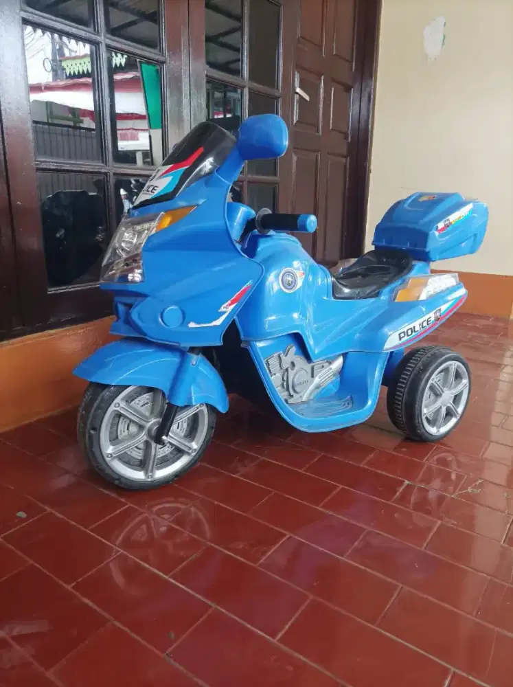 Motor aki polisi' anak