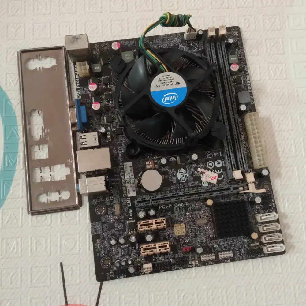 Intel Core i5-2400 + ECS H61H2-M12