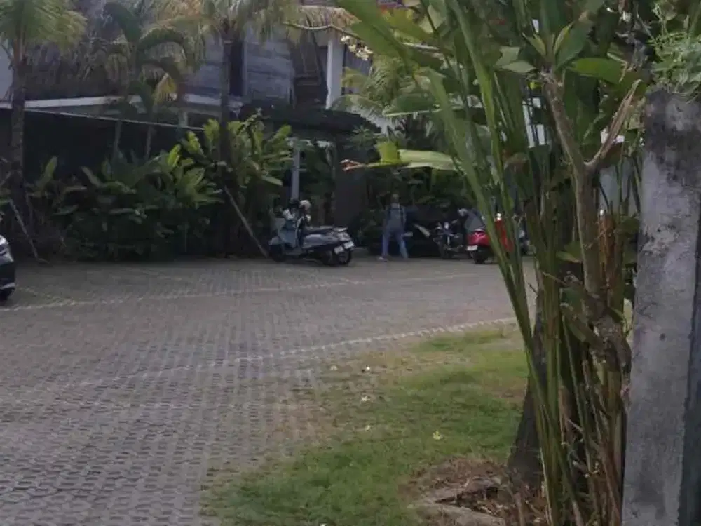 Di sewakan lahan kosong dgn luasan kecil di kawasan kompleks villa lokasi di Kerobokan.
