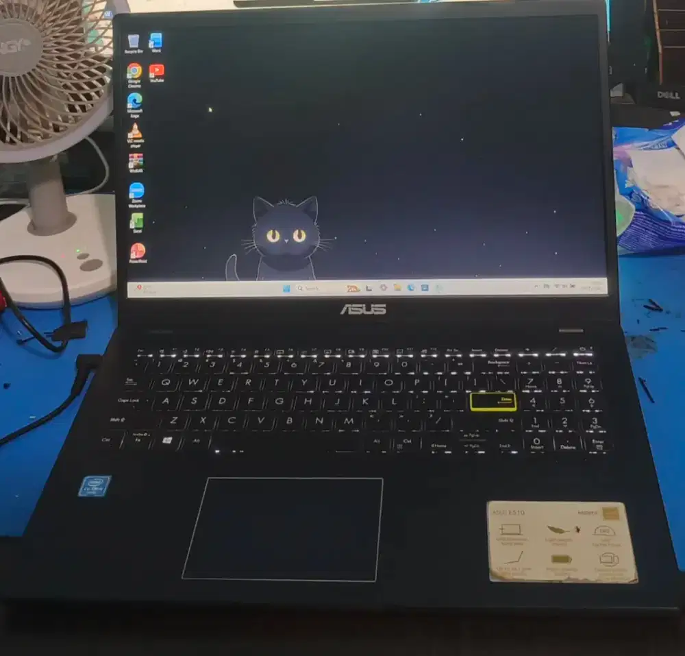 Asus E510M celeron N4020 like new
