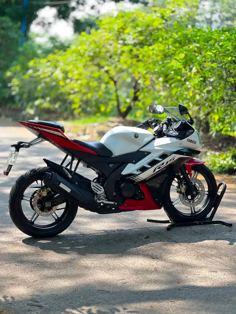 KM LOW! YAMAHA YZF R15 V2 MERAH PUTIH 2017 PAJAK ON TANPA PR