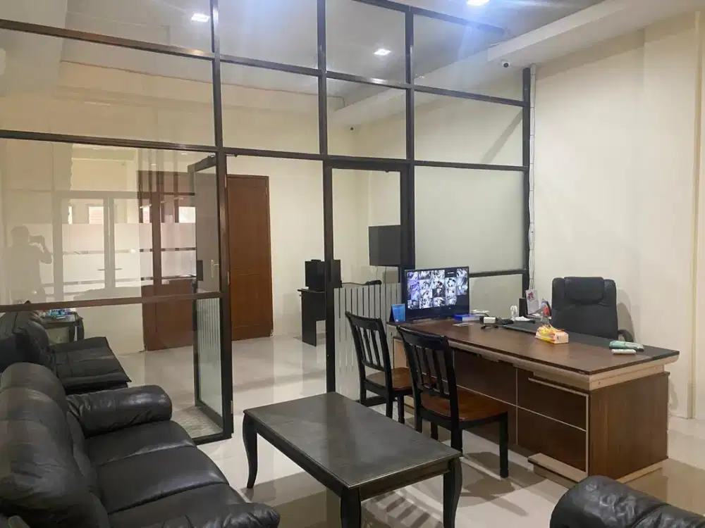 Ruko 4 Lantai, Indragiri dekat Raya Darmo, Terawat siap pakai untuk kantor