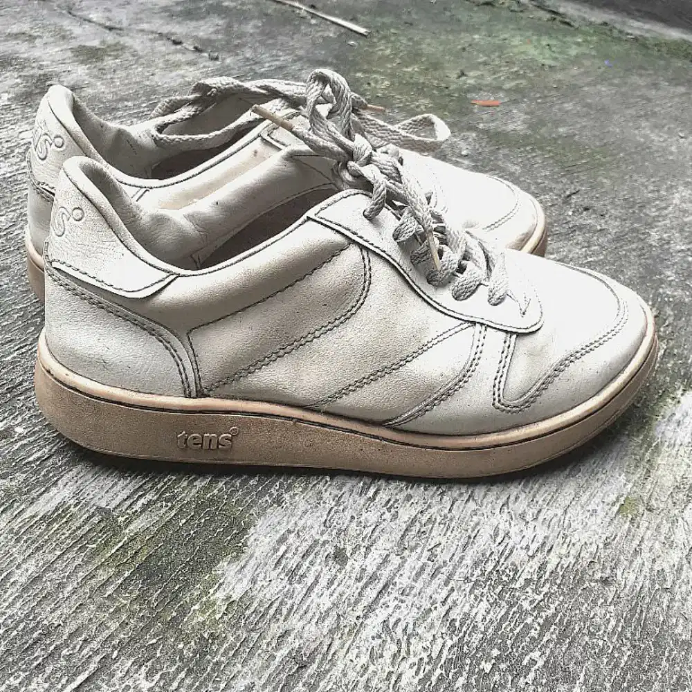 Sepatu TENS preloved