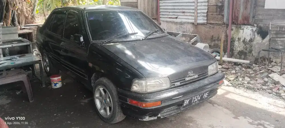 Dijual mobil sedan classy