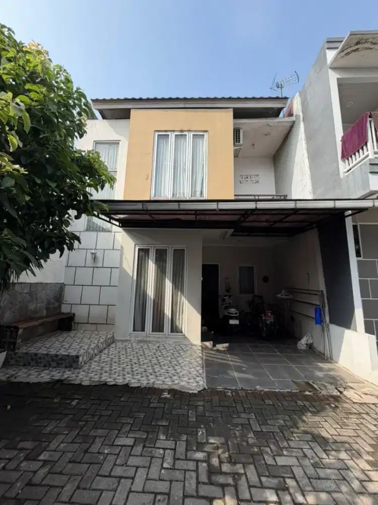 Rumah 2 lantai cluster one gate system