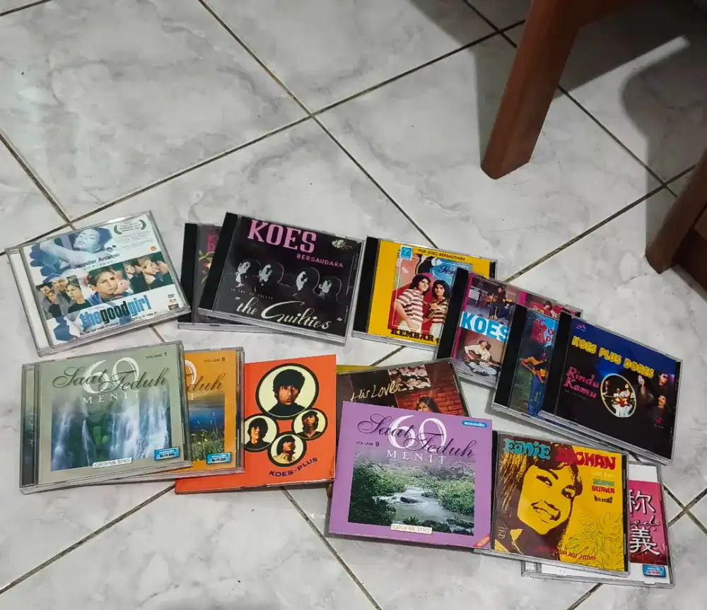CD Lagu ada puluhan keping borongan