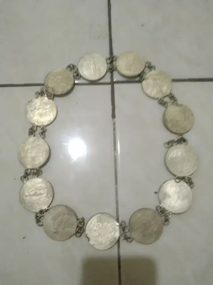 Ikat Pinggang Dari koin
