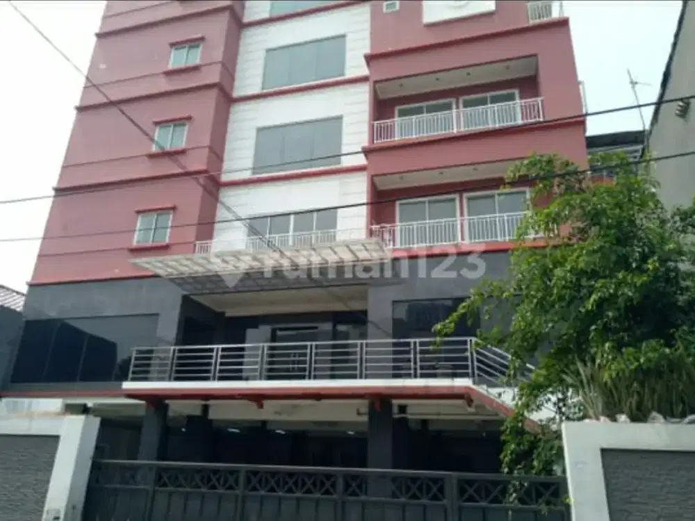Gedung Perkantoran di Warung Buncit Jakarta Selatan
