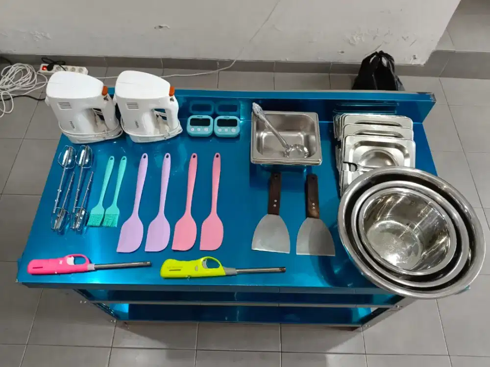 Meja Stainless , Frother , sendok , garpu , mangkok stainless , dll