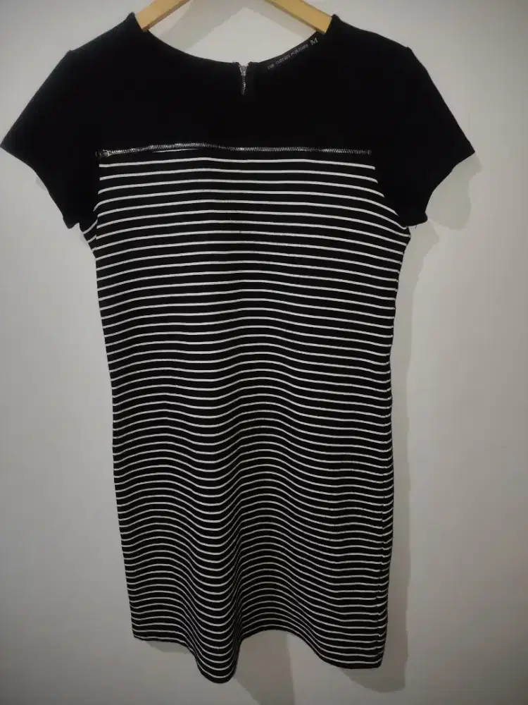 Dress strip hitam putih