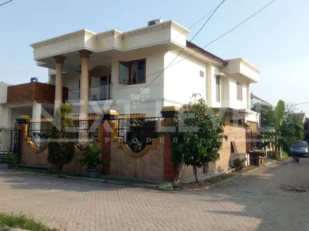 Rumah 2 lantai bagus tanah luas harga ekonomis di taman Harapan Baru kota  Bekasi