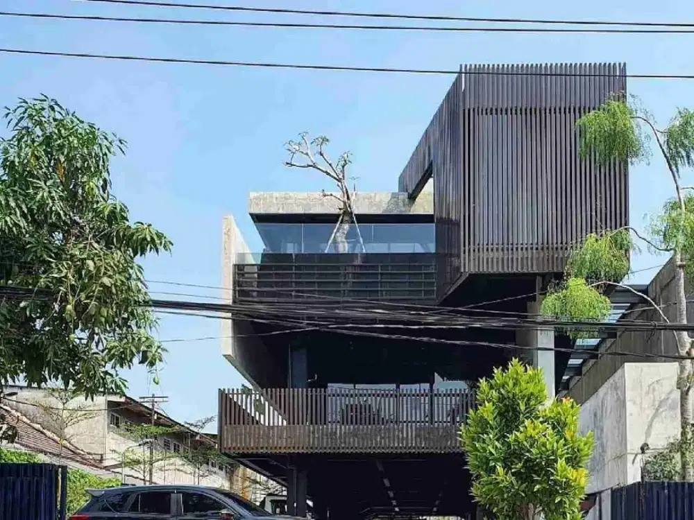 Dijual Bangunan 3 lantai Area Komersial Raya HR Muhammad Surabaya Barat Cocok untuk Resto. Cafe