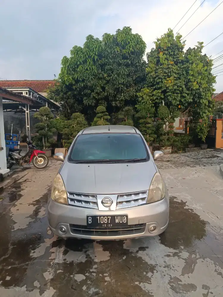 NISSAN GRAND LIVINA 1.5 XV AT TH 2010 ABU ABU METALIK ISTIMEWA