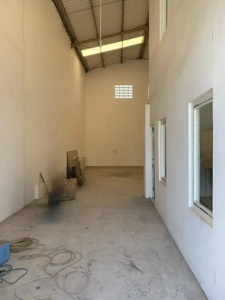 Disewakan Gudang O Jalan Raya area Dekat citraland utara, Sby