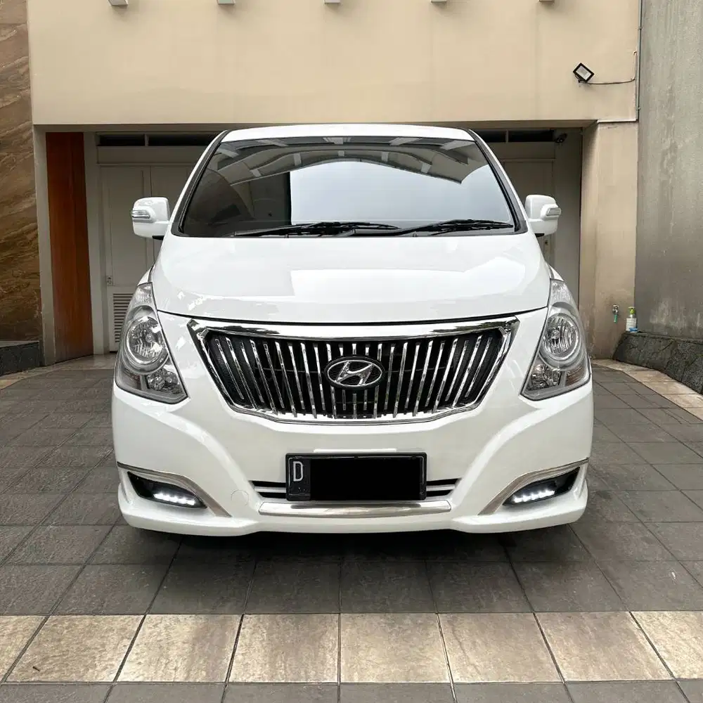 H1 Royale 2019 / 2018 AT Matic Putih Bensin H-1 2017 matik 2020 d H 1