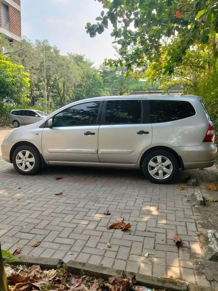 Nissan Grand livina 2009 Bensin