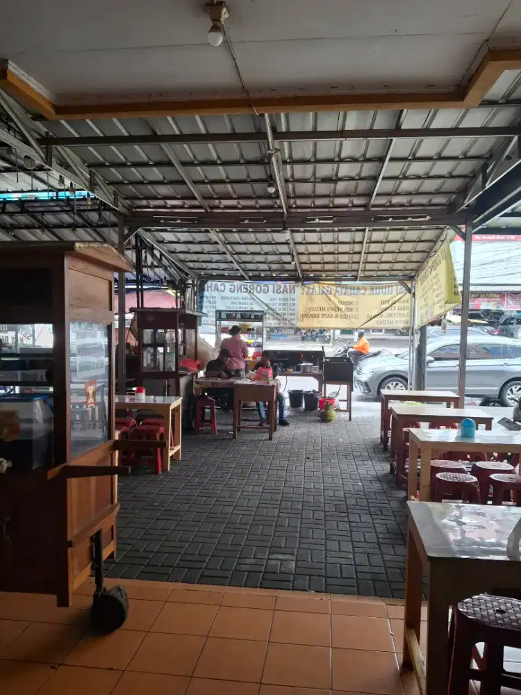 Karyawan perempuan