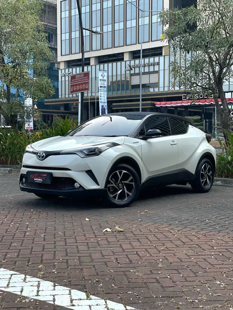 Toyota C-HR 1.8 AT (Hybrid) 2019