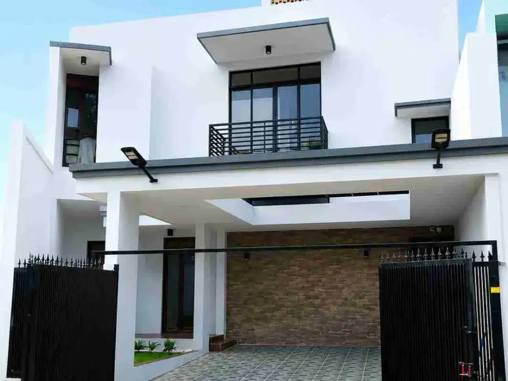 RUMAH BRAND NEW DENGAN SWIMMING  POOL