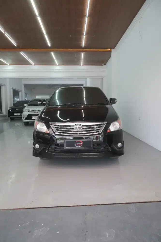 Toyota Innova G Luxury MT 2011