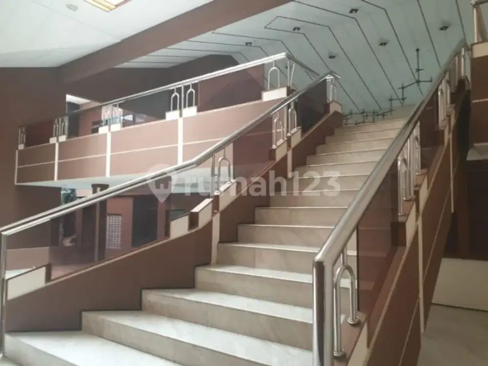 Disewakan Cepat Rumah Luas Strategis Di Kebayoran Lama Jakarta