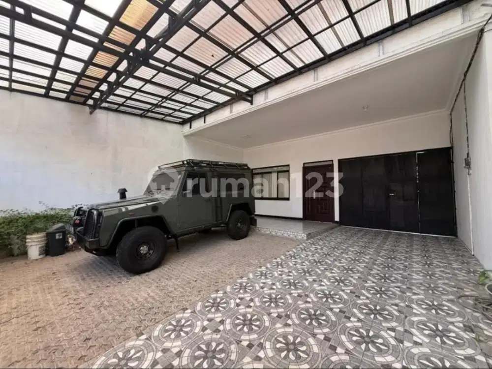 Disewakan Cepat Rumah Bagus dan Strategis di Tebet Jakarta Selatan