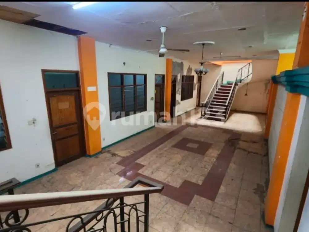 Disewakan Ex Gedung Sekolah di Tebet Jakarta Selatan